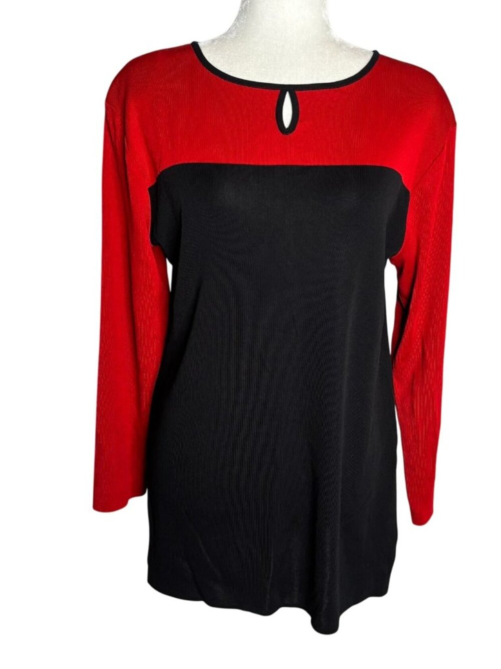 Exclusively Misook Keyhole Knit Tunic Top Size Medium Red Black Long Sleeves